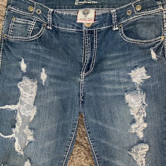 Women’s Distressed Jeans - Picture 5 of 6
